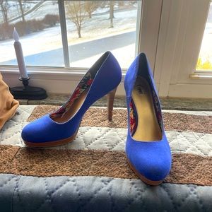 Blue suede heels/pumps